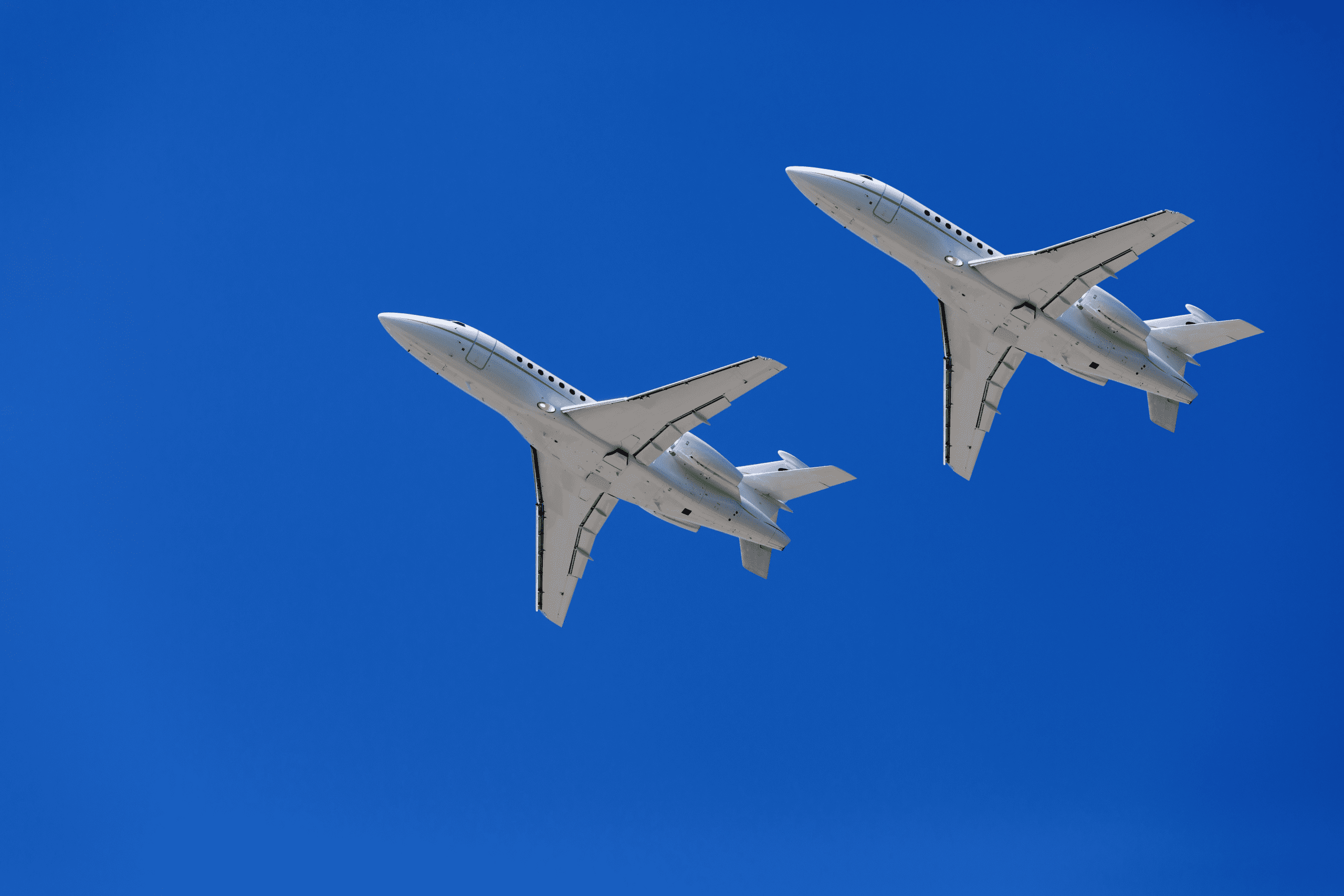 RANGR-IQ provides Real-time ADS-B In with integrated TCAS II detailing pilots detailed traffic data, including altitude, heading, speed, and distance of nearby aircraft.